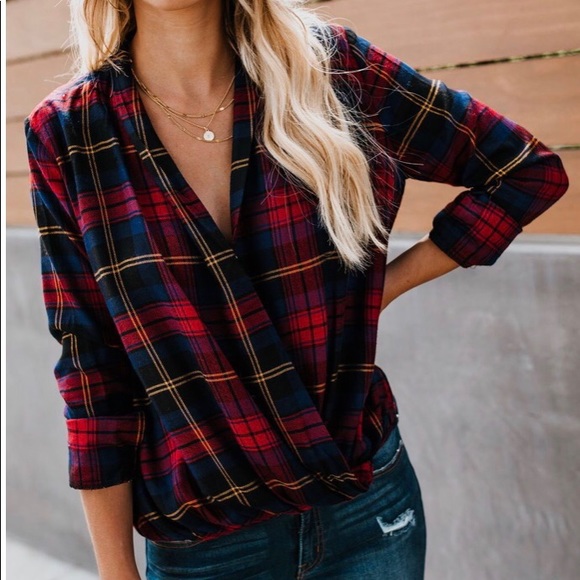 On trend faux wrap plaid top - Picture 4 of 4
